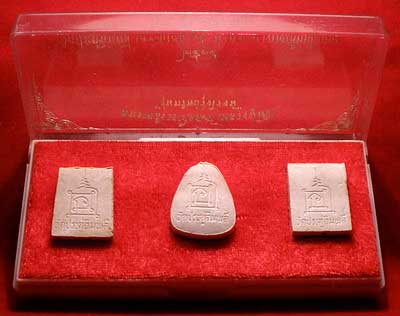 พระผงหลวงปู่โต๊ะ วัดประดู่ฉิมพลี กรุงเทพ รุ่นเพชรรุ่งโรจน์ ปี2535 กล่องชุด 3องค์