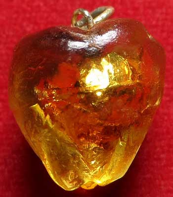 ลูกอมทองไหล หลวงพ่อทอง วัดเขาตะเครา จ.เพชรบุรี พิมพ์ทรงแอปเปิ้ล