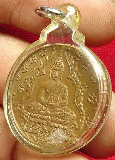 เหรียญพระแก้วมรกต ฉลองกรุงรัตนโกสินทร์ 150ปี ปี2475 เนื้อทองแดง พร้อมเลี่ยมกันน้ำ
