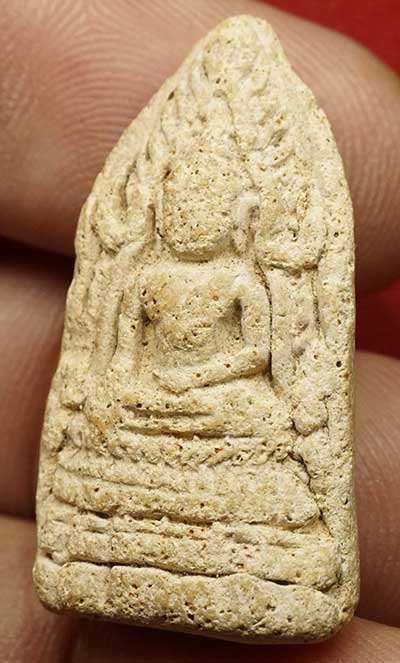 ชินราช เจ้าคุณศรี (สนธิ์) วัดสุทัศน์ กรุงเทพ ปี2494 เนื้อผง (เนื้อแดง) หลังลงยันต์หมึกและหมายเลขไทย ๖๖