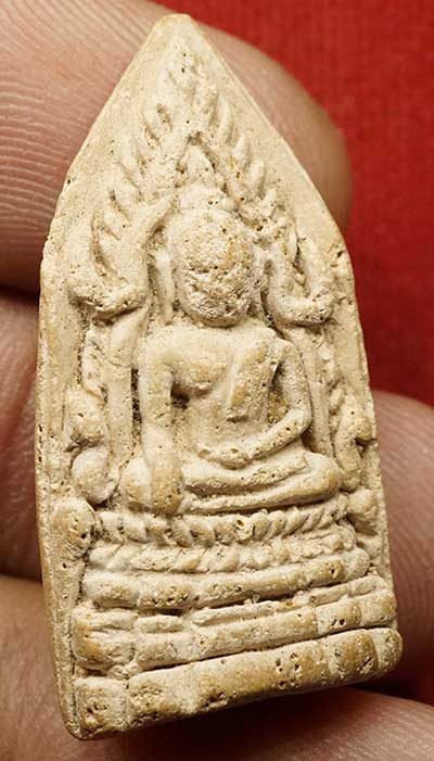 ชินราช เจ้าคุณศรี (สนธิ์) วัดสุทัศน์ กรุงเทพ ปี2494 เนื้อผง (เนื้อแดง) หลังลงยันต์หมึกและหมายเลขไทย ๖๔