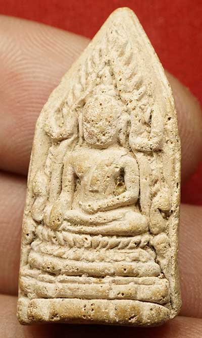 ชินราช เจ้าคุณศรี (สนธิ์) วัดสุทัศน์ กรุงเทพ ปี2494 เนื้อผง (เนื้อแดง) หลังลงยันต์หมึกและหมายเลขไทย ๖๔