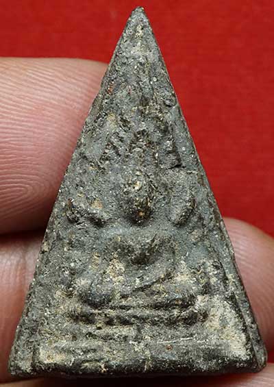 ชินราชสามเหลี่ยม เนื้อผง วัดประสาทบุญญาวาส กรุงเทพ ปี2506 เนื้อดำ มวลสารสมเด็จบางขุนพรหม