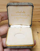 เหรียญกษาปณ์ : กล่องผ้าไหม เหรียญที่ระลึกพระบาทสมเด็จพระเจ้าอยู่หัว รัชกาลที่ 9 ครองราชย์ครบ 25ปี เนื้อทองคำ ขนาด 400 บาท ปี2514