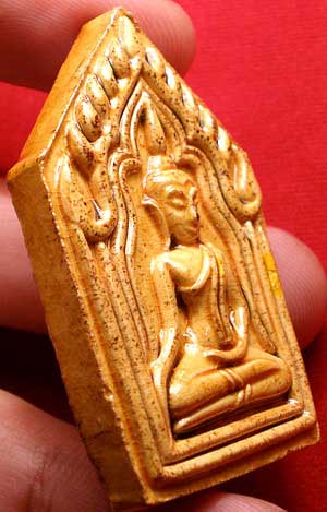 ขุนแผนแขนอ่อน รุ่น1 หลวงปู่ชื้น วัดญาณเสน จ.อยุธยา ปี2545 เนื้อเคลือบเหลือง ขุนแผนแขนอ่อน รุ่น1 หลวงปู่ชื้น วัดญาณเสน จ.อยุธยา ปี2545 เนื้อเคลือบเหลือง