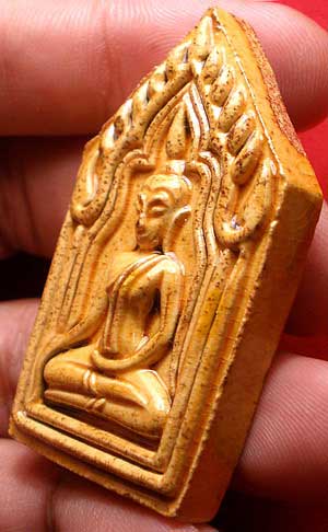 ขุนแผนแขนอ่อน รุ่น1 หลวงปู่ชื้น วัดญาณเสน จ.อยุธยา ปี2545 เนื้อเคลือบเหลือง ขุนแผนแขนอ่อน รุ่น1 หลวงปู่ชื้น วัดญาณเสน จ.อยุธยา ปี2545 เนื้อเคลือบเหลือง