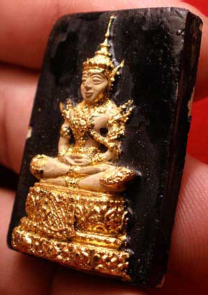 สมเด็จพุทธมหามณีรัตนปฏิมากร (พระแก้วมรกต) หลวงพ่อนอ วัดกลาง ท่าเรือ จ.อยุธยา ปี2514 ลงรักปิดทองเดิม สมเด็จพุทธมหามณีรัตนปฏิมากร (พระแก้วมรกต) หลวงพ่อนอ วัดกลาง ท่าเรือ จ.อยุธยา ปี2514 ลงรักปิดทองเดิม