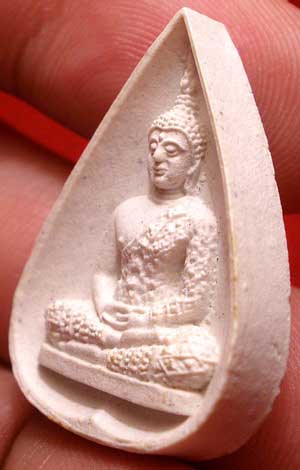 พระแก้วมรกต (ทรงเครื่องฤดูฝน) หลัง ภปร วัดบวรนิเวศวิหาร ปี2530 พระแก้วมรกต (ทรงเครื่องฤดูฝน) หลัง ภปร วัดบวรนิเวศวิหาร ปี2530
