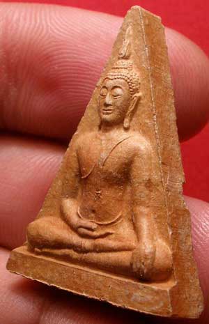 พระนางพญาสะดุ้งกลับ หลวงปู่เจือ วัดกลางบางแก้ว จ.นครปฐม ปี2548 เนื้อดินเผา พระนางพญาสะดุ้งกลับ หลวงปู่เจือ วัดกลางบางแก้ว จ.นครปฐม ปี2548 เนื้อดินเผา