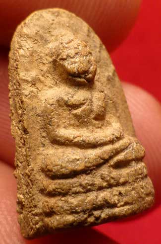 พระรอดละโว้ วัดกำแพง จ.ลพบุรี เนื้อผง (เนื้อเหลือง) ปี2482 พระรอดละโว้ วัดกำแพง จ.ลพบุรี เนื้อผง (เนื้อเหลือง) ปี2482