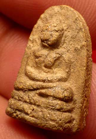 พระรอดละโว้ วัดกำแพง จ.ลพบุรี เนื้อผง (เนื้อเหลือง) ปี2482 พระรอดละโว้ วัดกำแพง จ.ลพบุรี เนื้อผง (เนื้อเหลือง) ปี2482