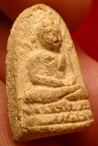 พระรอดละโว้ วัดกำแพง จ.ลพบุรี เนื้อผง (เนื้อเหลือง) ปี2482 พระรอดละโว้ วัดกำแพง จ.ลพบุรี เนื้อผง (เนื้อเหลือง) ปี2482