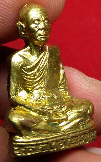 รูปเหมือนปั๊มรุ่นแรก หลวงพ่อคูณ รุ่นคุณพระเทพประทานพร ปี2536 เนื้อทองฝาบาตร รูปเหมือนปั๊มรุ่นแรก หลวงพ่อคูณ รุ่นคุณพระเทพประทานพร ปี2536 เนื้อทองฝาบาตร
