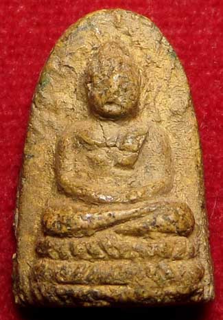 พระรอดละโว้ วัดกำแพง จ.ลพบุรี เนื้อผง (เนื้อเหลือง) ปี2482 พระรอดละโว้ วัดกำแพง จ.ลพบุรี เนื้อผง (เนื้อเหลือง) ปี2482