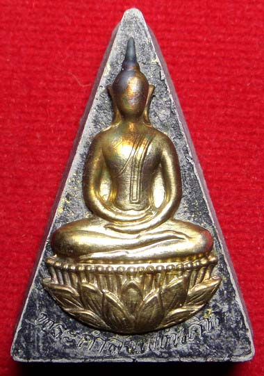 พระกำลังแผ่นดิน วัดบวรนิเวศวิหาร กรุงเทพ มวลสารจิตรลดา พิมพ์ใหญ่ หน้ากากเงิน ปี2540 พระกำลังแผ่นดิน วัดบวรนิเวศวิหาร กรุงเทพ มวลสารจิตรลดา พิมพ์ใหญ่ หน้ากากเงิน ปี2540