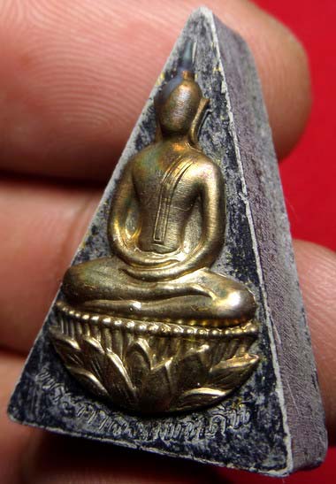 พระกำลังแผ่นดิน วัดบวรนิเวศวิหาร กรุงเทพ มวลสารจิตรลดา พิมพ์ใหญ่ หน้ากากเงิน ปี2540 พระกำลังแผ่นดิน วัดบวรนิเวศวิหาร กรุงเทพ มวลสารจิตรลดา พิมพ์ใหญ่ หน้ากากเงิน ปี2540