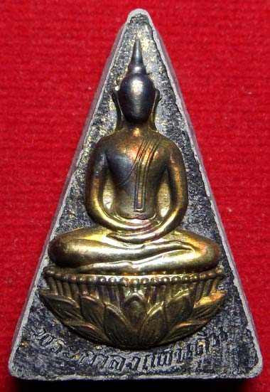 พระกำลังแผ่นดิน วัดบวรนิเวศวิหาร กรุงเทพ มวลสารจิตรลดา พิมพ์ใหญ่ หน้ากากเงิน ปี2540 พระกำลังแผ่นดิน วัดบวรนิเวศวิหาร กรุงเทพ มวลสารจิตรลดา พิมพ์ใหญ่ หน้ากากเงิน ปี2540