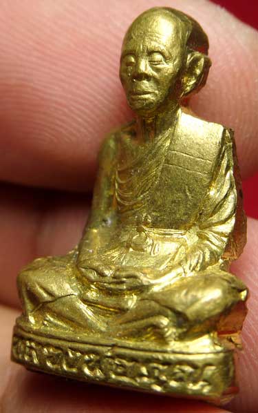 รูปเหมือนปั๊มรุ่นแรก หลวงพ่อคูณ รุ่นคุณพระเทพประทานพร ปี2536 เนื้อทองฝาบาตร รูปเหมือนปั๊มรุ่นแรก หลวงพ่อคูณ รุ่นคุณพระเทพประทานพร ปี2536 เนื้อทองฝาบาตร