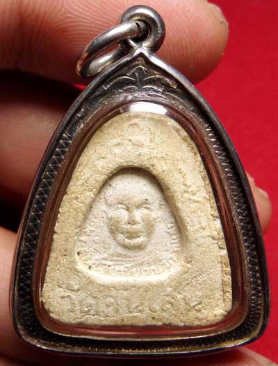 พระปิดตาเนื้อผงรุ่นแรก หลวงพ่อโอด วัดจันเสน จ.นครสวรรค์ ปี2515 พร้อมเลี่ยมเงินกันน้ำ พระปิดตาเนื้อผงรุ่นแรก หลวงพ่อโอด วัดจันเสน จ.นครสวรรค์ ปี2515 พร้อมเลี่ยมเงินกันน้ำ