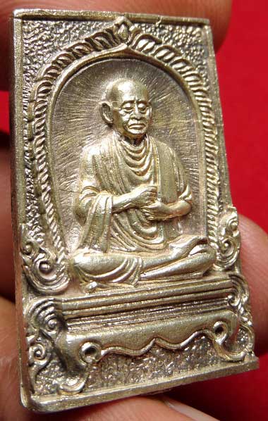 เหรียญหล่อสมเด็จพุฒาจารย์โต พรหมรังสี วัดใหม่อมตรส (วัดบางขุนพรหม) ปี2531 เนื้อเงิน พร้อมกล่องเดิม เหรียญหล่อสมเด็จพุฒาจารย์โต พรหมรังสี วัดใหม่อมตรส (วัดบางขุนพรหม) ปี2531 เนื้อเงิน พร้อมกล่องเดิม