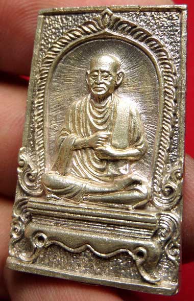 เหรียญหล่อสมเด็จพุฒาจารย์โต พรหมรังสี วัดใหม่อมตรส (วัดบางขุนพรหม) ปี2531 เนื้อเงิน พร้อมกล่องเดิม เหรียญหล่อสมเด็จพุฒาจารย์โต พรหมรังสี วัดใหม่อมตรส (วัดบางขุนพรหม) ปี2531 เนื้อเงิน พร้อมกล่องเดิม