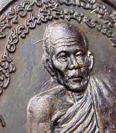 เหรียญกิ่งอำเภอ (ปืนแตก) หลวงปู่กาหลง เขี้ยวแก้ว วัดเขาแหลม จ.สระแก้ว บล็อคแรก วงเดือน พร้อมใบฝอย ปี2541 (ตัวตัด 2) เหรียญกิ่งอำเภอ (ปืนแตก) หลวงปู่กาหลง เขี้ยวแก้ว วัดเขาแหลม จ.สระแก้ว บล็อคแรก วงเดือน พร้อมใบฝอย ปี2541 (ตัวตัด 2)
