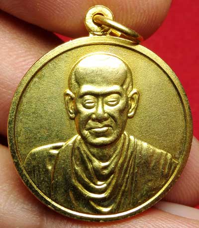 เหรียญสมเด็จพุฒาจารย์โต พรหมรังสี วัดระฆังโฆสิตาราม รุ่น 118ปี พิมพ์ใหญ่ เนื้อทองแดงกะหลั่ยทอง ปี2533 พร้อมกล่อง เหรียญสมเด็จพุฒาจารย์โต พรหมรังสี วัดระฆังโฆสิตาราม รุ่น 118ปี พิมพ์ใหญ่ เนื้อทองแดงกะหลั่ยทอง ปี2533 พร้อมกล่อง