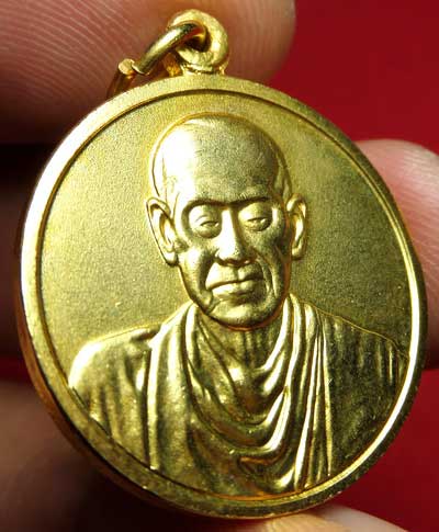 เหรียญสมเด็จพุฒาจารย์โต พรหมรังสี วัดระฆังโฆสิตาราม รุ่น 118ปี พิมพ์ใหญ่ เนื้อทองแดงกะหลั่ยทอง ปี2533 พร้อมกล่อง เหรียญสมเด็จพุฒาจารย์โต พรหมรังสี วัดระฆังโฆสิตาราม รุ่น 118ปี พิมพ์ใหญ่ เนื้อทองแดงกะหลั่ยทอง ปี2533 พร้อมกล่อง