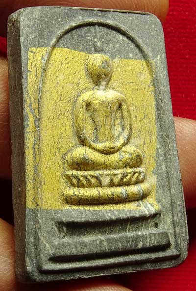 พระสมเด็จไตรมาส หลวงพ่อแพ วัดพิกุลทอง จ.สิงห์บุรี ปี2509 พิมพ์ใหญ่ฐานบัว เนื้อดำ ปิดทองในพิมพ์ พร้อมกล่องเดิม