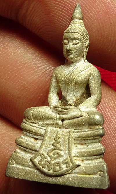 พระพุทธโสธร (หลวงพ่อโสธร) รุ่นประวัติศาสตร์ 80ปี กรมตำรวจ ปี2538 เนื้อเงินทรายประกาย หมายเลข 352285 พระพุทธโสธร (หลวงพ่อโสธร) รุ่นประวัติศาสตร์ 80ปี กรมตำรวจ ปี2538 เนื้อเงินทรายประกาย หมายเลข 352285
