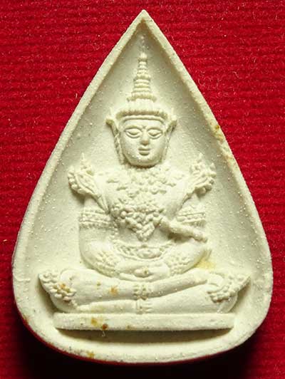 พระแก้วมรกต (ทรงเครื่องฤดูร้อน) หลัง ภปร วัดบวรนิเวศวิหาร พิธีกริ่งปวเรศ ปี2530 พร้อมซองเดิม พระแก้วมรกต (ทรงเครื่องฤดูร้อน) หลัง ภปร วัดบวรนิเวศวิหาร พิธีกริ่งปวเรศ ปี2530 พร้อมซองเดิม