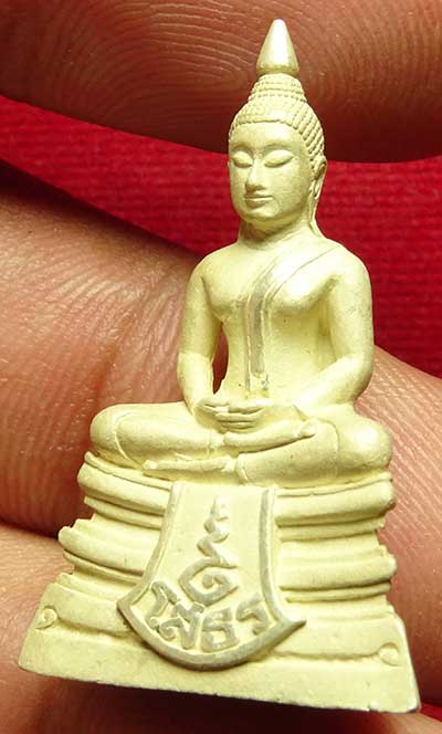 พระพุทธโสธร (หลวงพ่อโสธร) รุ่นประวัติศาสตร์ 80ปี กรมตำรวจ ปี2538 เนื้อเงินทรายนวลขัดเงาบางส่วน หมายเลข ๔๔๗๙๘๒ เส้นคอ 3 เส้น พระพุทธโสธร (หลวงพ่อโสธร) รุ่นประวัติศาสตร์ 80ปี กรมตำรวจ ปี2538 เนื้อเงินทรายนวลขัดเงาบางส่วน หมายเลข ๔๔๗๙๘๒ เส้นคอ 3 เส้น