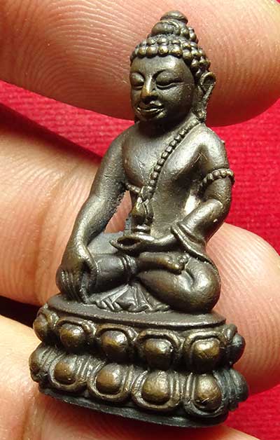 พระกริ่ง บางขุนพรหม ปี2531 วัดใหม่อมตรส (วัดบางขุนพรหม) กรุงเทพ เนื้อนวโลหะ พร้อมกล่องเดิม พระกริ่ง บางขุนพรหม ปี2531 วัดใหม่อมตรส (วัดบางขุนพรหม) กรุงเทพ เนื้อนวโลหะ พร้อมกล่องเดิม