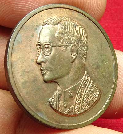 เหรียญคุ้มเกล้า โรงพยาบาลภูมิพลอดุลยเดช ครบ 30ปี ปี2522 พิมพ์ใหญ่ เนื้อนวโลหะ เหรียญคุ้มเกล้า โรงพยาบาลภูมิพลอดุลยเดช ครบ 30ปี ปี2522 พิมพ์ใหญ่ เนื้อนวโลหะ