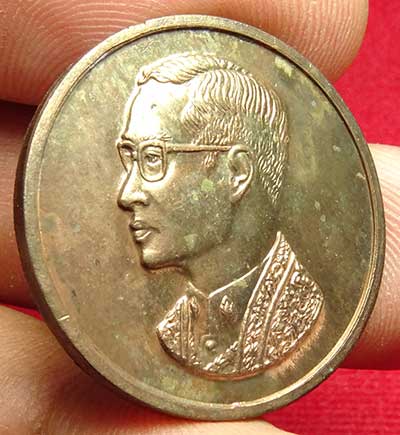 เหรียญคุ้มเกล้า โรงพยาบาลภูมิพลอดุลยเดช ครบ 30ปี ปี2522 พิมพ์ใหญ่ เนื้อนวโลหะ เหรียญคุ้มเกล้า โรงพยาบาลภูมิพลอดุลยเดช ครบ 30ปี ปี2522 พิมพ์ใหญ่ เนื้อนวโลหะ