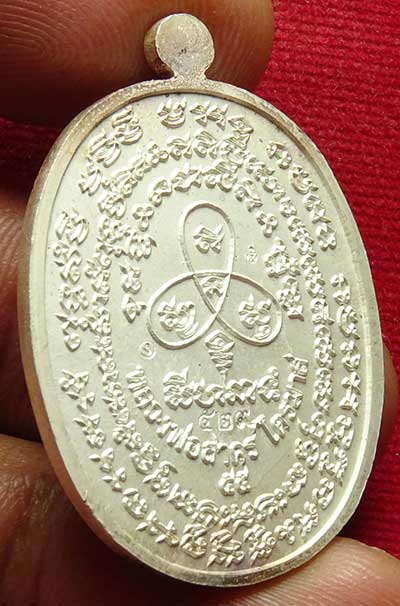 เหรียญเจริญพรไตรมาส ๕๕ (เหรียญเจริญพรฟ้าผ่า) หลวงพ่อสาคร วัดหนองกรับ จ.ระยอง ปี2555 เนื้อเงินลงยา ตอกหมายเลข ๕๒๙