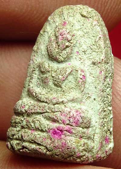 พระรอดละโว้ วัดกำแพง จ.ลพบุรี เนื้อผง (เนื้อขาว) ปี2482 พระรอดละโว้ วัดกำแพง จ.ลพบุรี เนื้อผง (เนื้อขาว) ปี2482