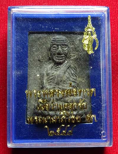 หลวงพ่อทวด สก วัดห้วยมงคล จ.ประจวบคีรีขันธ์ ปี2544 พิมพ์สี่เหลี่ยมใหญ่ เนื้อผงคลุกรัก หลังเข็มทอง (ทองเหลือง) หลวงพ่อทวด สก วัดห้วยมงคล จ.ประจวบคีรีขันธ์ ปี2544 พิมพ์สี่เหลี่ยมใหญ่ เนื้อผงคลุกรัก หลังเข็มทอง (ทองเหลือง)