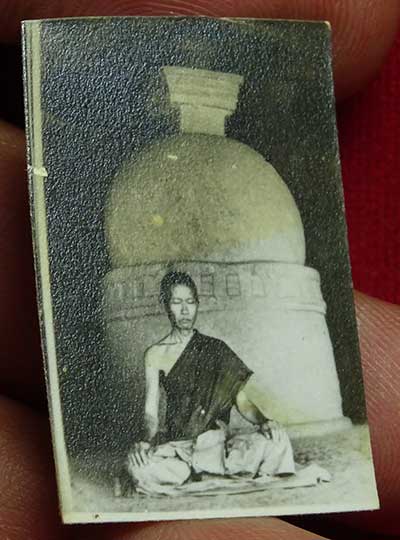 รูปถ่ายนิโรธสมาบัติ หลังยันต์พุทธเกษตร หลวงพ่อกัสสปะมุนี วัดปิปผลิวนาราม จ.ระยอง รูปถ่ายนิโรธสมาบัติ หลังยันต์พุทธเกษตร หลวงพ่อกัสสปะมุนี วัดปิปผลิวนาราม จ.ระยอง
