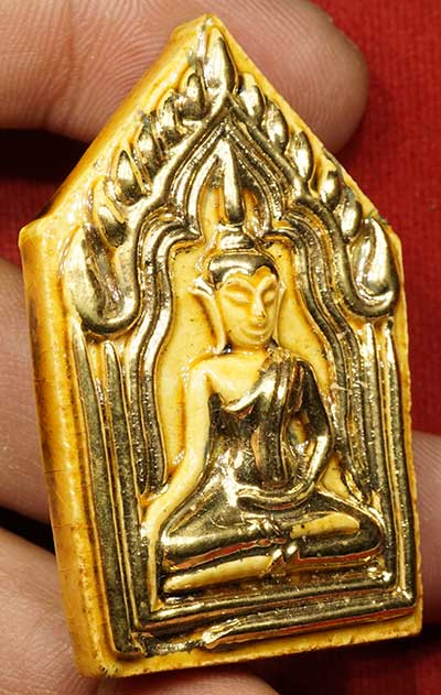 ขุนแผนแขนอ่อน รุ่น1 หลวงปู่ชื้น วัดญาณเสน จ.อยุธยา ปี2545 เนื้อขาวเคลือบเหลืองเดินน้ำทอง หลังตะกรุดเงิน ขุนแผนแขนอ่อน รุ่น1 หลวงปู่ชื้น วัดญาณเสน จ.อยุธยา ปี2545 เนื้อขาวเคลือบเหลืองเดินน้ำทอง หลังตะกรุดเงิน