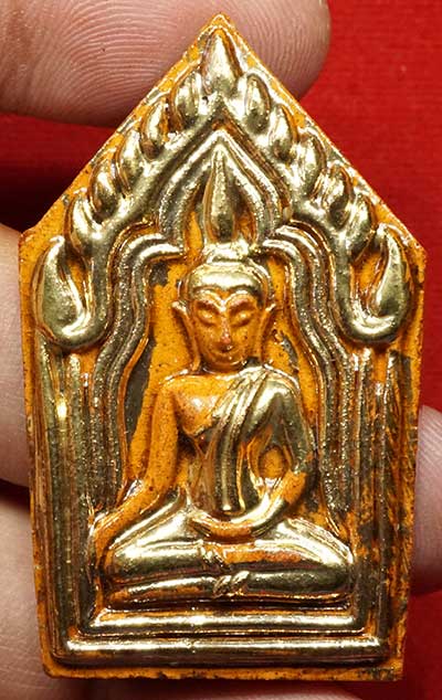 ขุนแผนแขนอ่อน รุ่น1 หลวงปู่ชื้น วัดญาณเสน จ.อยุธยา ปี2545 เนื้อกระเบื้องเคลือบหลังคาโบสถ์เดินน้ำทอง หลังตะกรุดทองคำ หมายเลข ๕๕ ขุนแผนแขนอ่อน รุ่น1 หลวงปู่ชื้น วัดญาณเสน จ.อยุธยา ปี2545 เนื้อกระเบื้องเคลือบหลังคาโบสถ์เดินน้ำทอง หลังตะกรุดทองคำ หมายเลข ๕๕