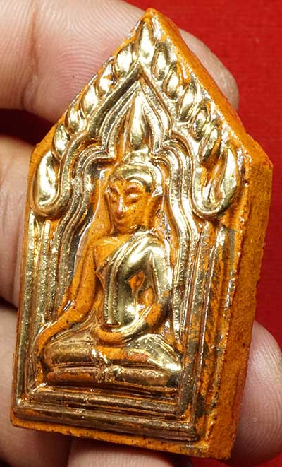 ขุนแผนแขนอ่อน รุ่น1 หลวงปู่ชื้น วัดญาณเสน จ.อยุธยา ปี2545 เนื้อกระเบื้องเคลือบหลังคาโบสถ์เดินน้ำทอง หลังตะกรุดทองคำ หมายเลข ๕๕ ขุนแผนแขนอ่อน รุ่น1 หลวงปู่ชื้น วัดญาณเสน จ.อยุธยา ปี2545 เนื้อกระเบื้องเคลือบหลังคาโบสถ์เดินน้ำทอง หลังตะกรุดทองคำ หมายเลข ๕๕