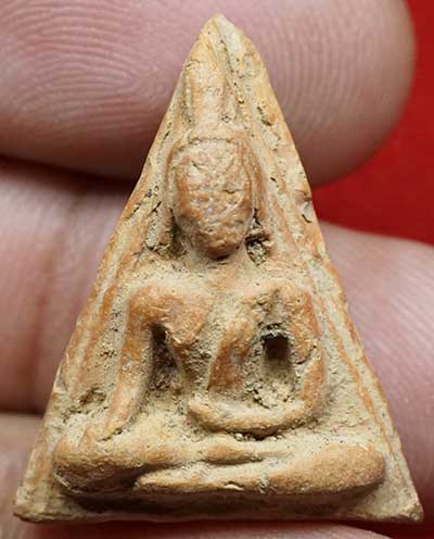 พระนางพญา เนื้อดิน หลวงปู่โต๊ะ วัดประดู่ฉิมพลี กรุงเทพ ปี2472 พิมพ์สังฆาฏิ (หายากสุดในชุดพระนางพญา) พระนางพญา เนื้อดิน หลวงปู่โต๊ะ วัดประดู่ฉิมพลี กรุงเทพ ปี2472 พิมพ์สังฆาฏิ (หายากสุดในชุดพระนางพญา)