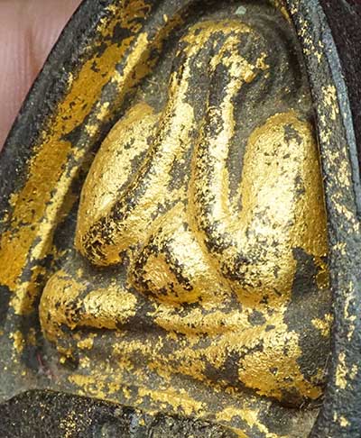 พระปิดตาจัมโบ้ 2 ฐาน ป. หลวงปู่เฮี้ยง วัดป่า (วัดอรัญญิกาวาส) จ.ชลบุรี ปี2508 เนื้อผงคลุกรัก ปิดทองเดิมในพิมพ์