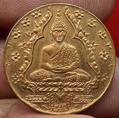 เหรียญพระแก้วมรกต ฉลองกรุงรัตนโกสินทร์ 150ปี ปี2475 บล็อคลึก เนื้อทองแดง ผิวไฟเกือบเต็ม เหรียญพระแก้วมรกต ฉลองกรุงรัตนโกสินทร์ 150ปี ปี2475 บล็อคลึก เนื้อทองแดง ผิวไฟเกือบเต็ม