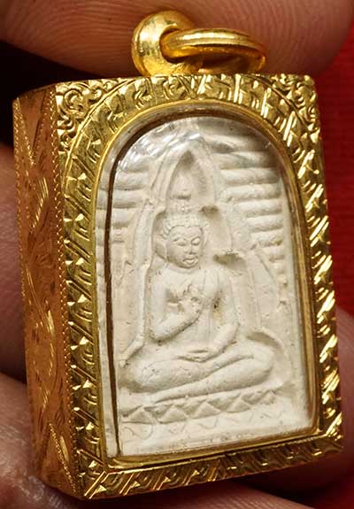 พระผงของขวัญ วัดปากน้ำภาษีเจริญ กรุงเทพ รุ่น4 ปี2514 พิมพ์สี่เหลี่ยม หน้านาง หูจุด พร้อมเลี่ยมทองหนา พระผงของขวัญ วัดปากน้ำภาษีเจริญ กรุงเทพ รุ่น4 ปี2514 พิมพ์สี่เหลี่ยม หน้านาง หูจุด พร้อมเลี่ยมทองหนา