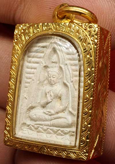 พระผงของขวัญ วัดปากน้ำภาษีเจริญ กรุงเทพ รุ่น4 ปี2514 พิมพ์สี่เหลี่ยม หน้านาง หูจุด พร้อมเลี่ยมทองหนา พระผงของขวัญ วัดปากน้ำภาษีเจริญ กรุงเทพ รุ่น4 ปี2514 พิมพ์สี่เหลี่ยม หน้านาง หูจุด พร้อมเลี่ยมทองหนา