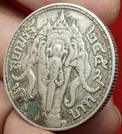 เหรียญหนึ่งบาท รัชกาลที่ 6 หลังช้างสามเศียร ปี พ.ศ.2459 เหรียญหนึ่งบาท รัชกาลที่ 6 หลังช้างสามเศียร ปี พ.ศ.2459