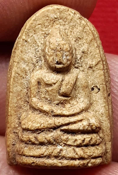 พระรอดละโว้ วัดกำแพง จ.ลพบุรี เนื้อผง (เนื้อเหลืองเข้มมีหน้ามีตา) ปี2482 หลวงพ่อเดิม วัดหนองโพ ร่วมเสก พระรอดละโว้ วัดกำแพง จ.ลพบุรี เนื้อผง (เนื้อเหลืองเข้มมีหน้ามีตา) ปี2482 หลวงพ่อเดิม วัดหนองโพ ร่วมเสก