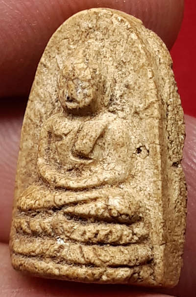 พระรอดละโว้ วัดกำแพง จ.ลพบุรี เนื้อผง (เนื้อเหลืองเข้มมีหน้ามีตา) ปี2482 หลวงพ่อเดิม วัดหนองโพ ร่วมเสก พระรอดละโว้ วัดกำแพง จ.ลพบุรี เนื้อผง (เนื้อเหลืองเข้มมีหน้ามีตา) ปี2482 หลวงพ่อเดิม วัดหนองโพ ร่วมเสก